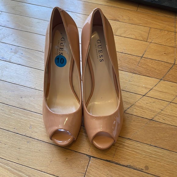 Brand new never worn size 10 guess shoes - Picture 3 of 3